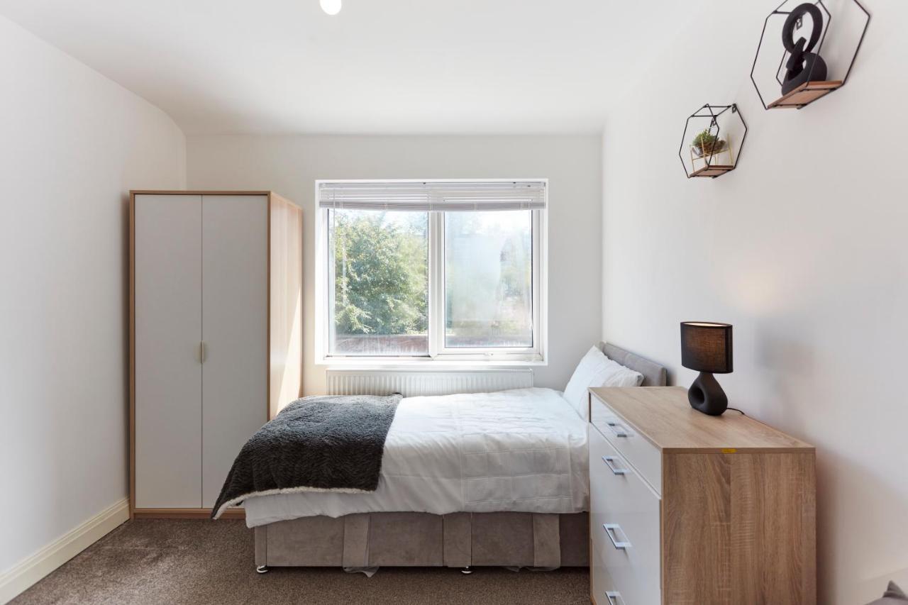 Spacious Home Close To City Centre Location リーズ エクステリア 写真