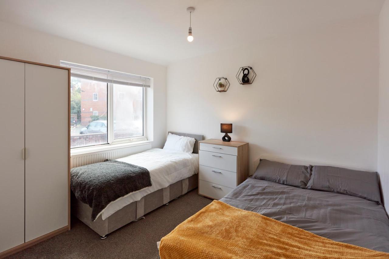 Spacious Home Close To City Centre Location リーズ エクステリア 写真