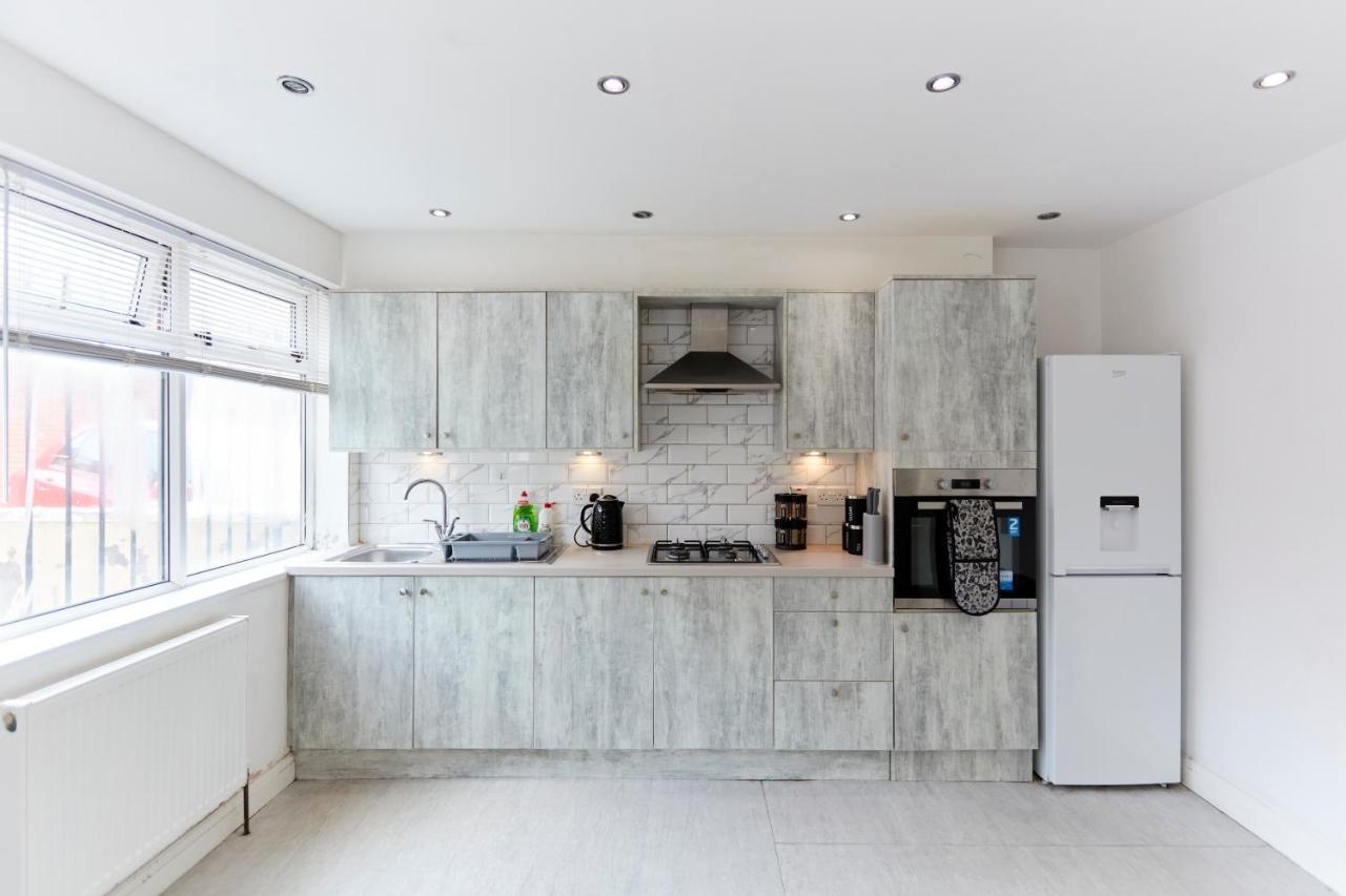 Spacious Home Close To City Centre Location リーズ エクステリア 写真