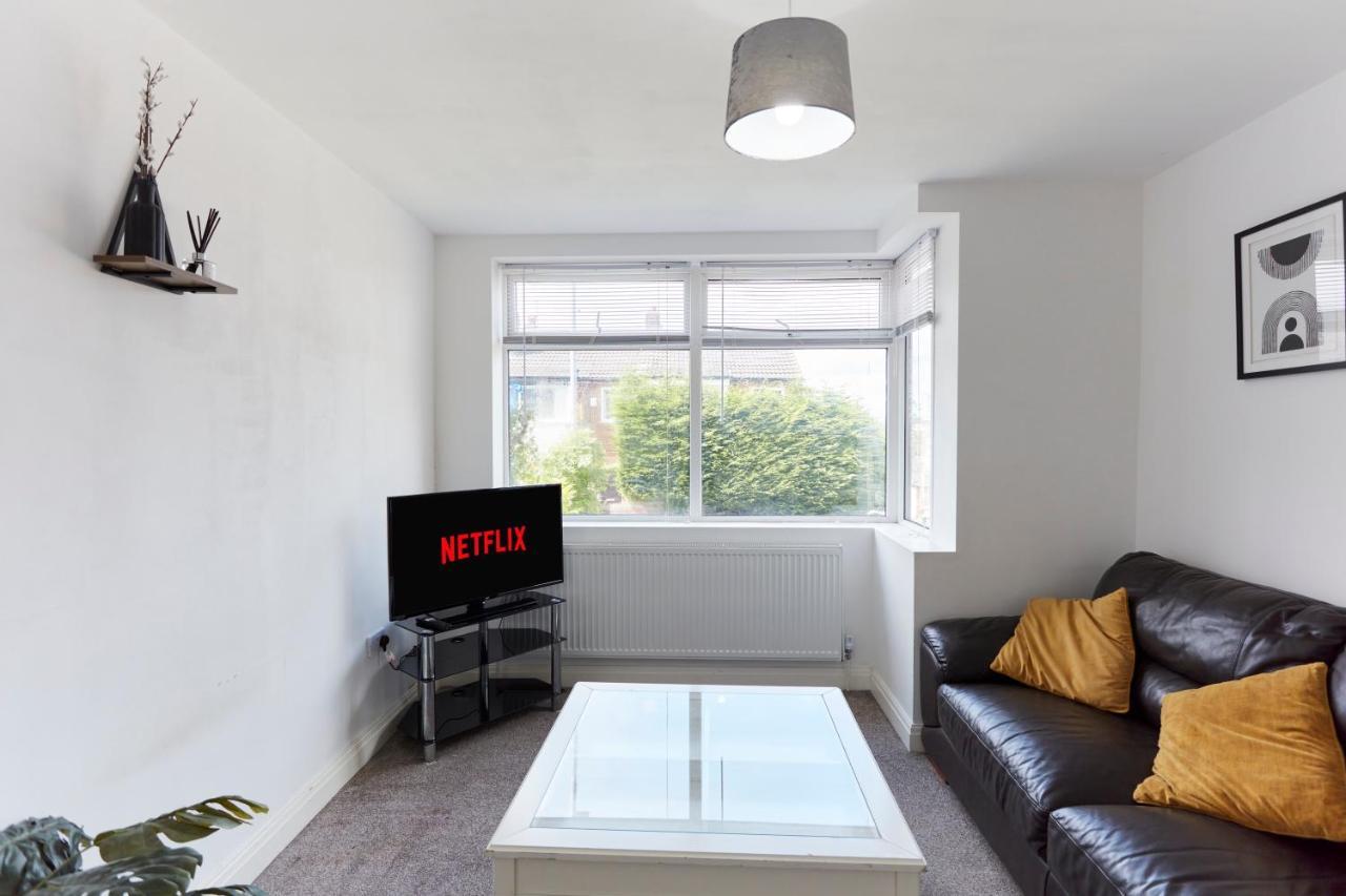Spacious Home Close To City Centre Location リーズ エクステリア 写真