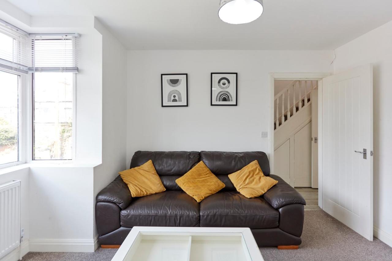 Spacious Home Close To City Centre Location リーズ エクステリア 写真