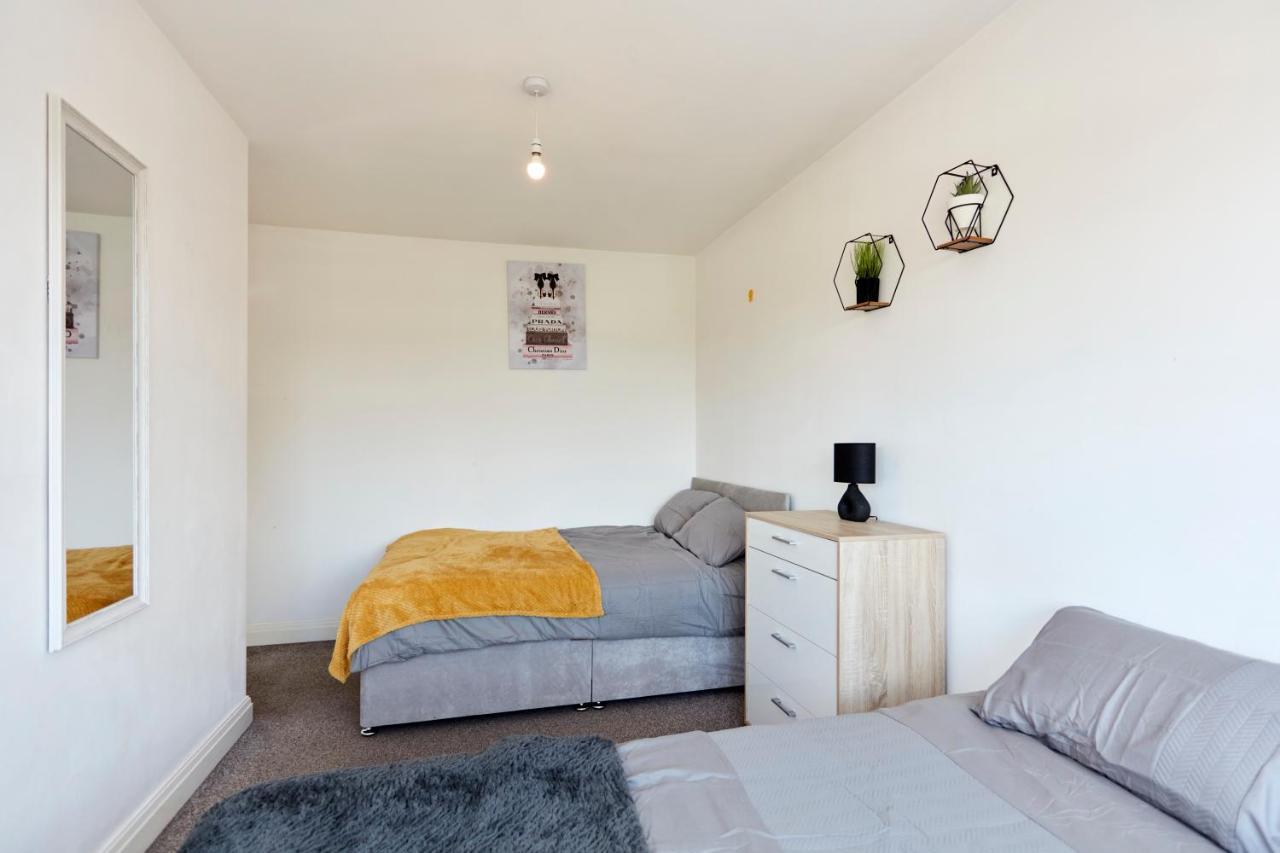 Spacious Home Close To City Centre Location リーズ エクステリア 写真