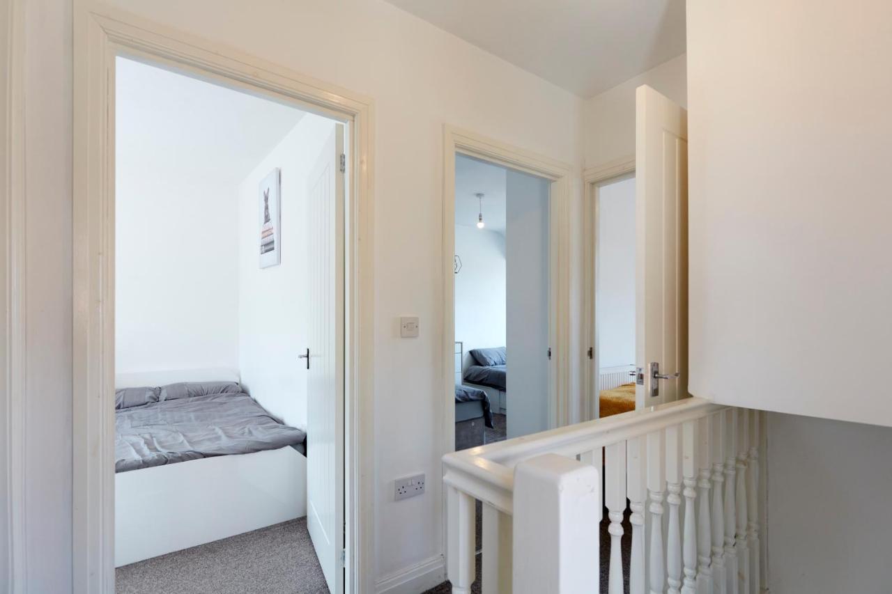Spacious Home Close To City Centre Location リーズ エクステリア 写真